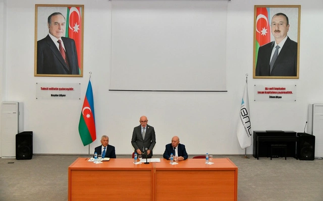 Bakı Mühəndislik Universitetinin yeni rektoru kollektivə təqdim olunub - FOTO