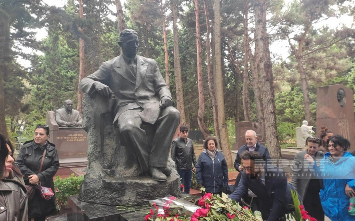 Üzeyir Hacıbəylinin məzarı ziyarət olunub - FOTO