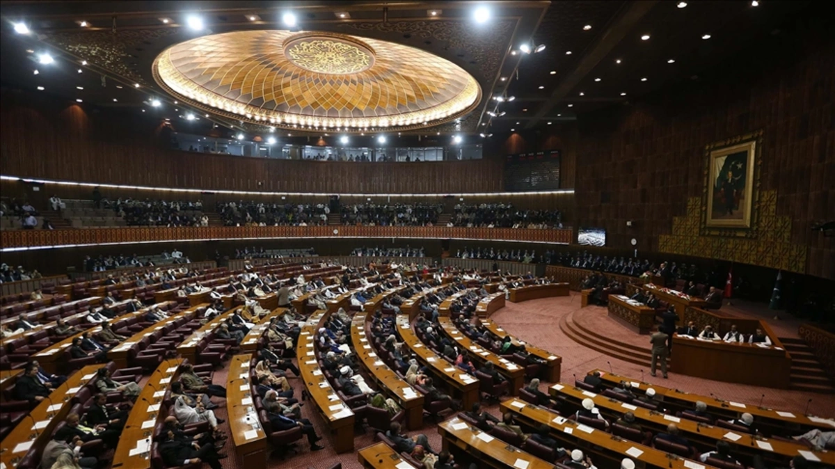 Pakistanlı senator çətin dövrlər keçirən ölkələrə dəstəyinə görə Azərbaycana təşəkkür edib - FOTO