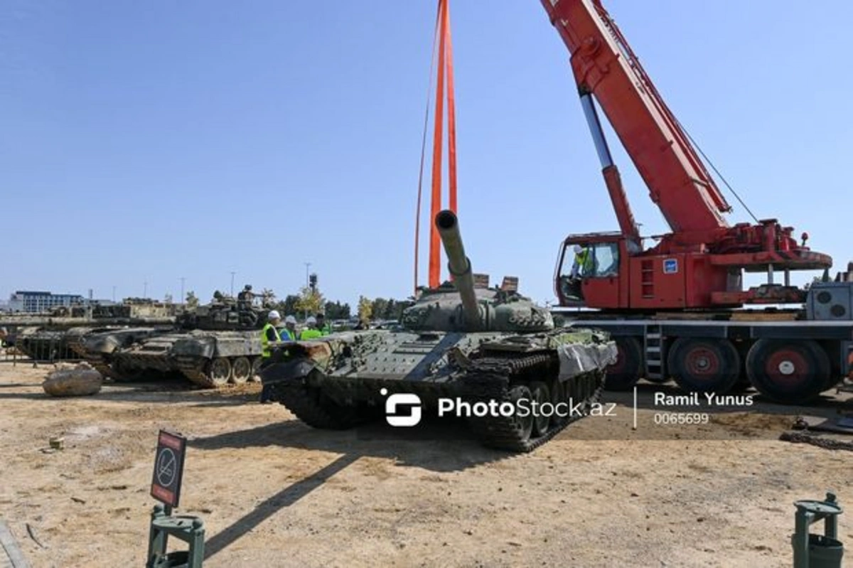 Сбитый в Шуше армянский танк установлен в Парке военных трофеев в Баку - ОБНОВЛЕНО + ФОТО/ВИДЕО