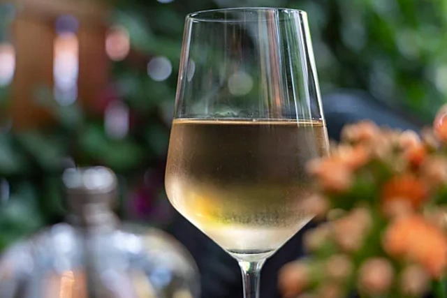 Няню сына экс-премьера Британии уволили за выпитый бокал вина - ФОТО
