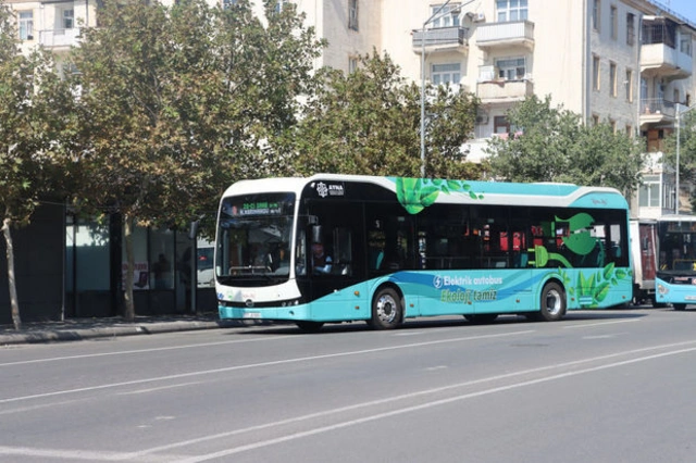 В Баку на линию запущен первый электробус