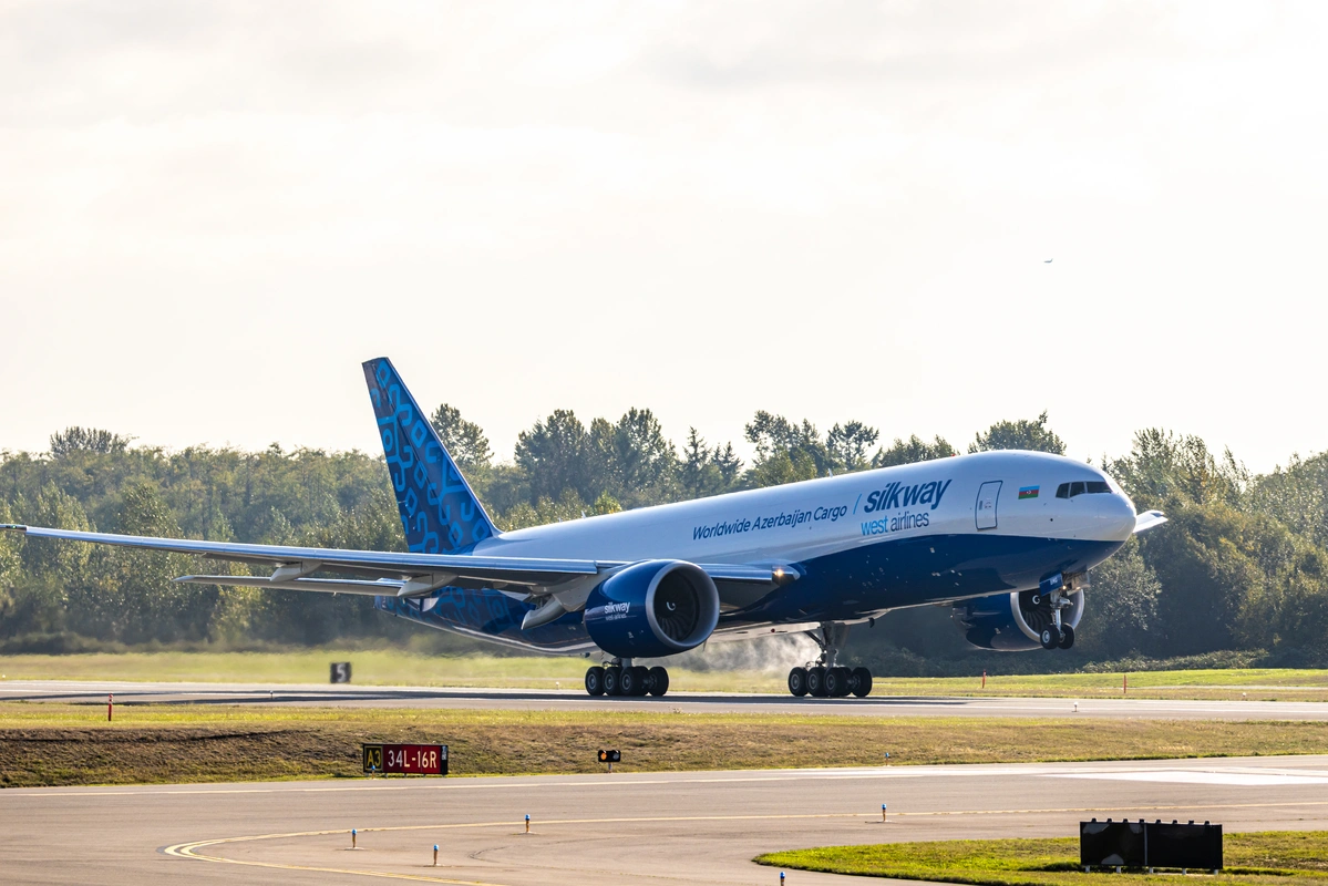 “Silk Way” “West Airlines”ın ilk “Boeing 777F” təyyarəsinin Sietldən Bakıya uçuşu