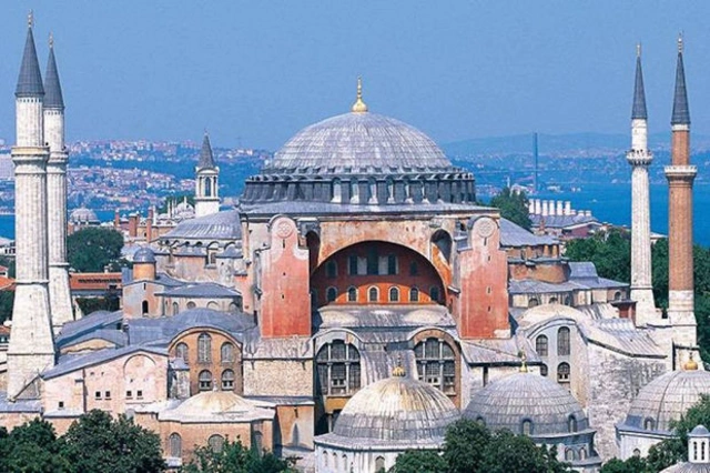 Посещение собора Святой Софии в Стамбуле станет платным для иностранцев
