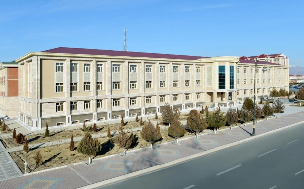 Naxçıvanda Mərkəzi Uşaq Xəstəxanasının baş həkimi işdən çıxarıldı