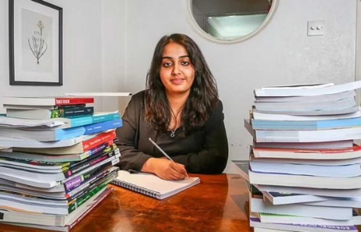 Самым умным подростком Великобритании признана 16-летняя уроженка Пакистана