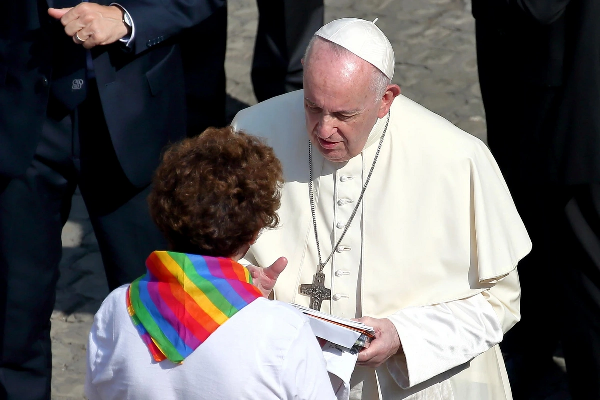 Transseksualların nikahını müdafiə edən Papadan daha bir gözlənilməz qərar