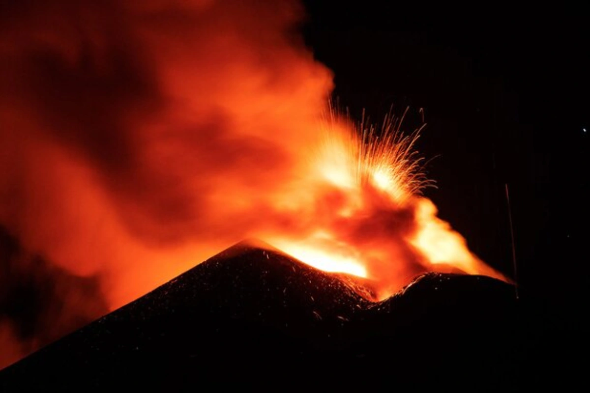 Etna vulkanı püskürdü: Heyrət doğuran görüntülər - FOTO/VİDEO