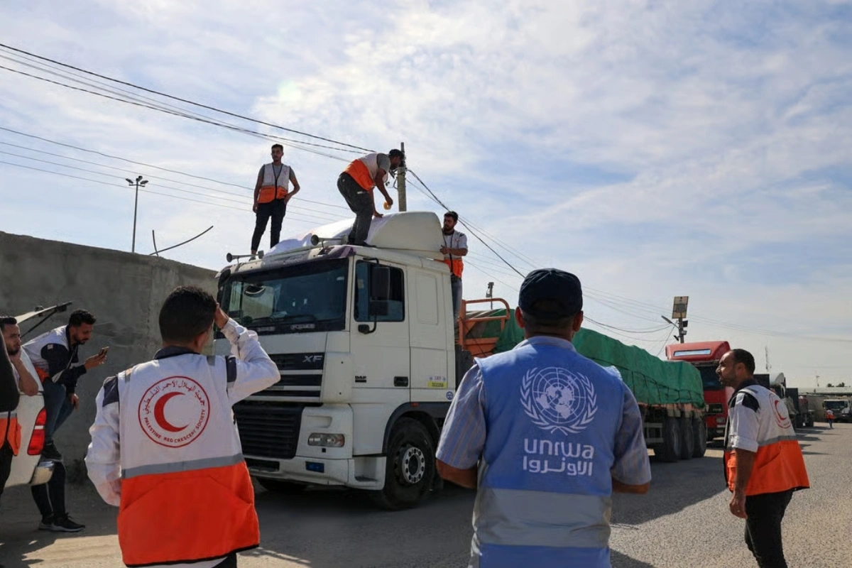 38 gündən sonra ilk yanacaq avtosisterni Qəzzaya daxil ola bilib