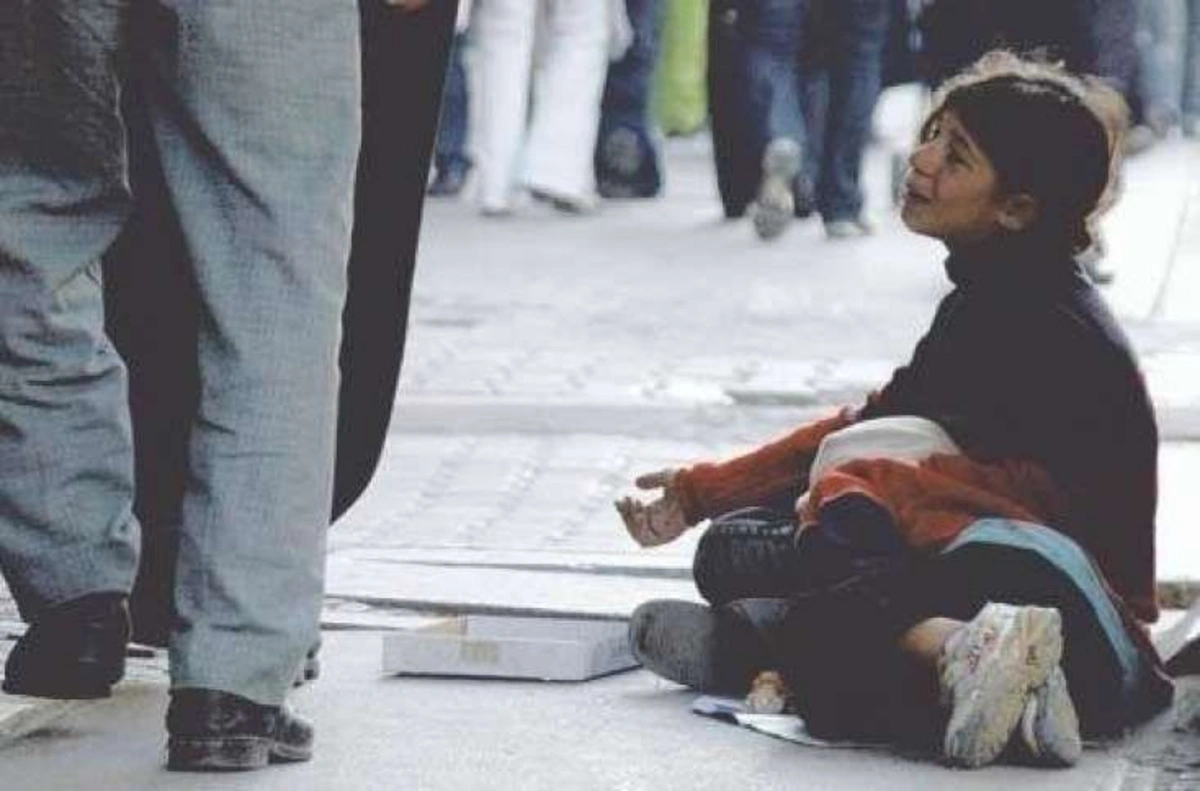 Bakıda dilənçi dilənçinin evinə basqın etdi