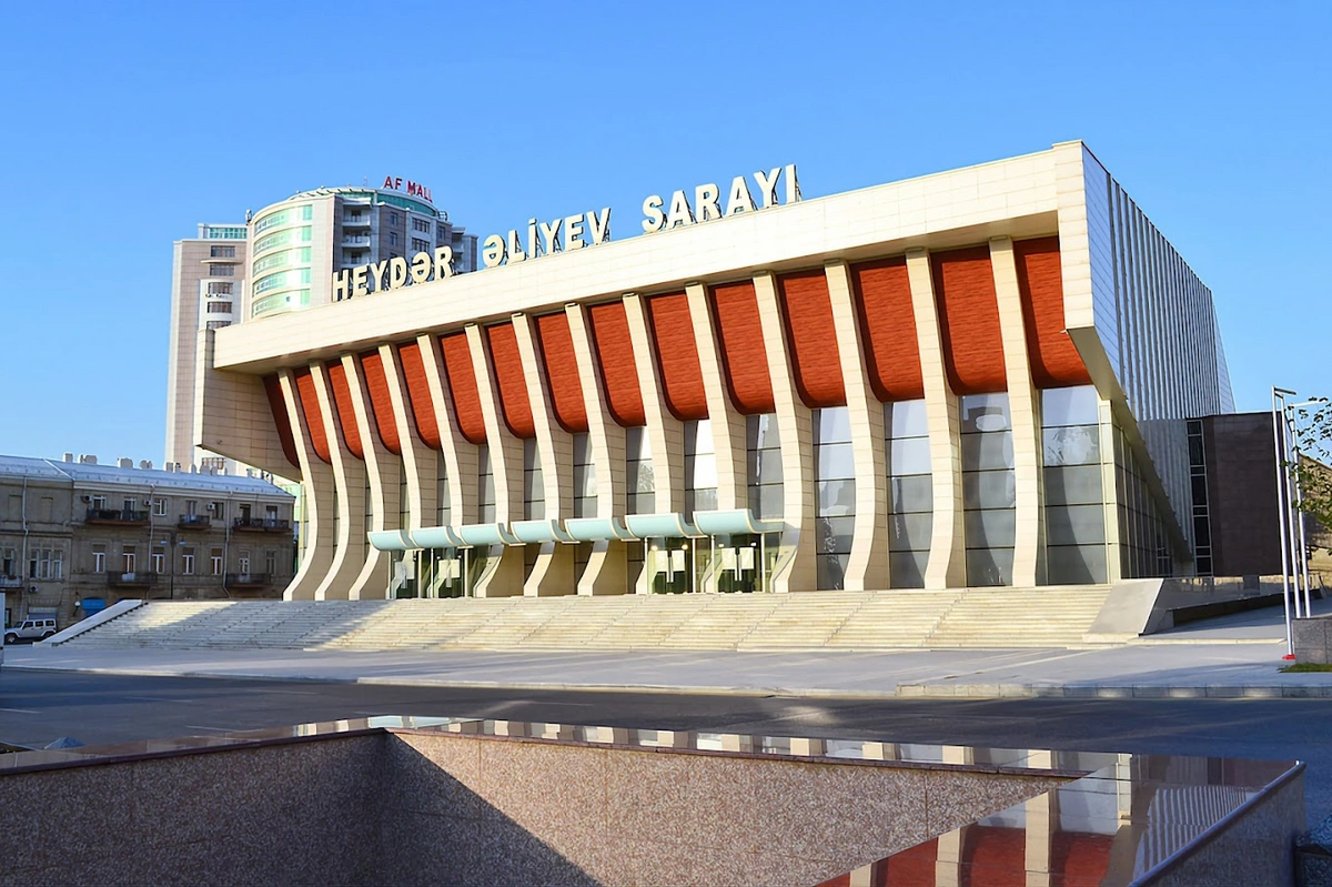 Heydər Əliyev Sarayında yüksək vəzifəli şəxs işdən çıxdı - FOTO