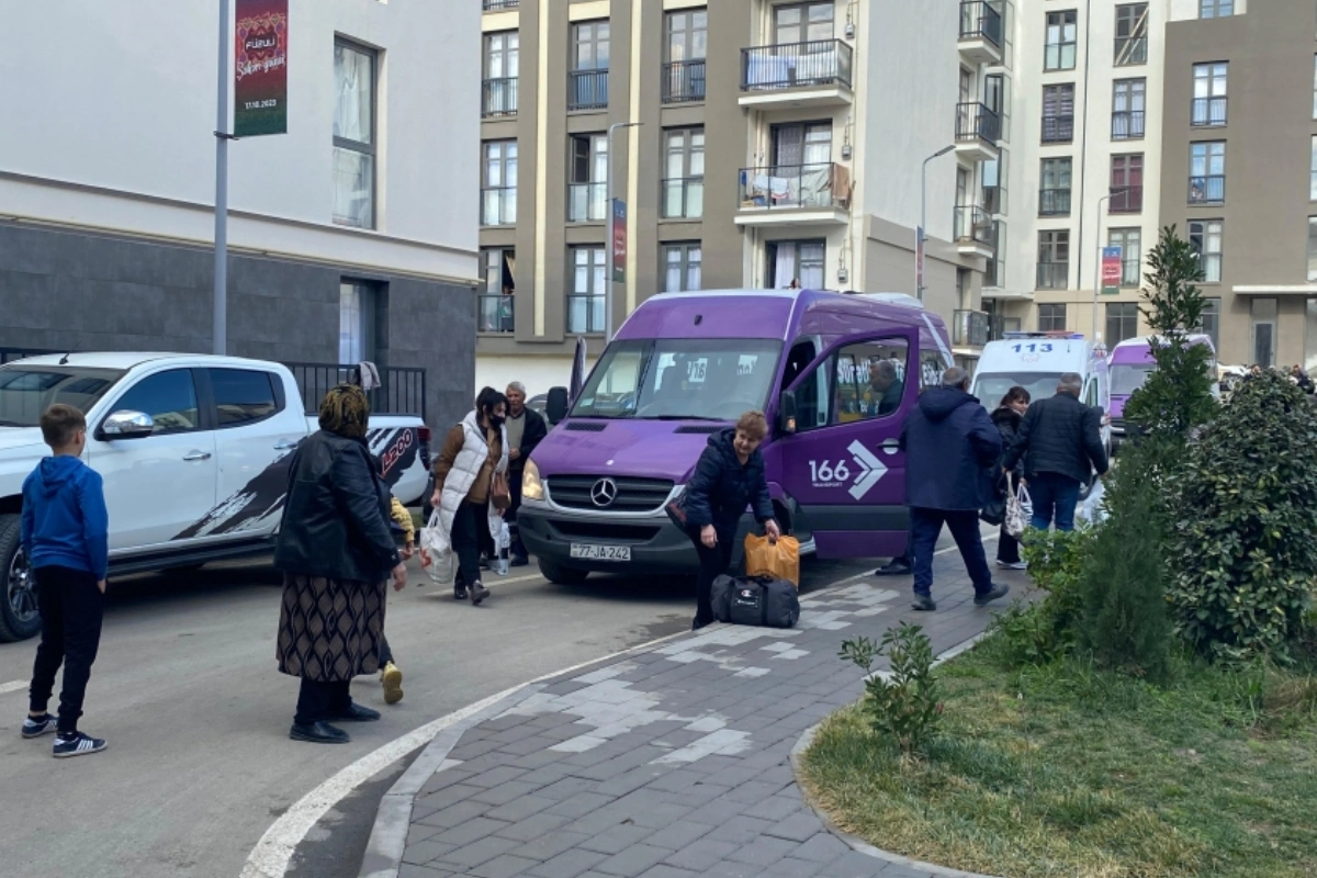 Növbəti köç karvanı Füzuliyə çatıb, sakinlərə evlərinin açarları təqdim olunub - YENİLƏNİB + FOTO