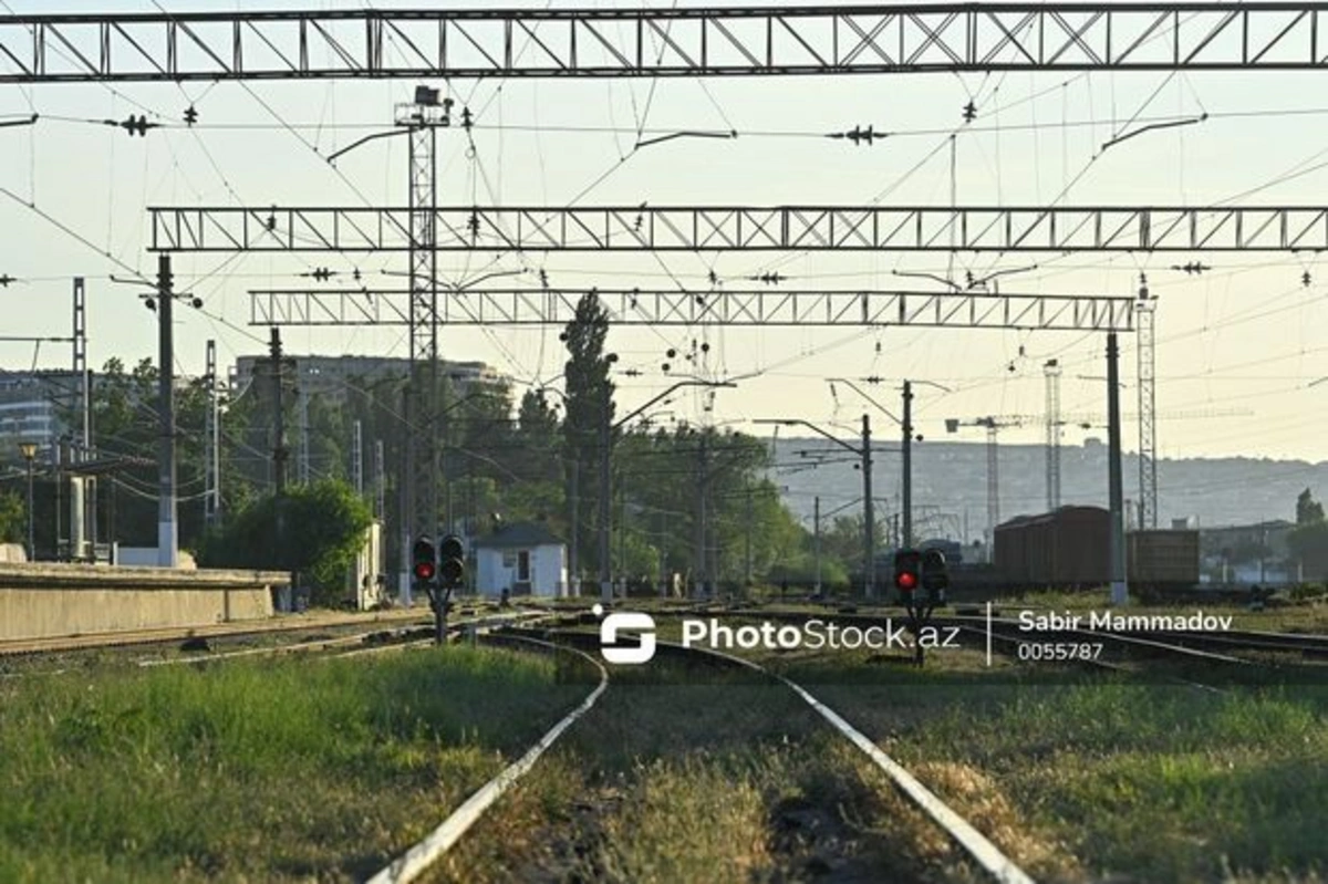 В Товузском районе поезд насмерть сбил пешехода: начато расследование - ОБНОВЛЕНО + ВИДЕО