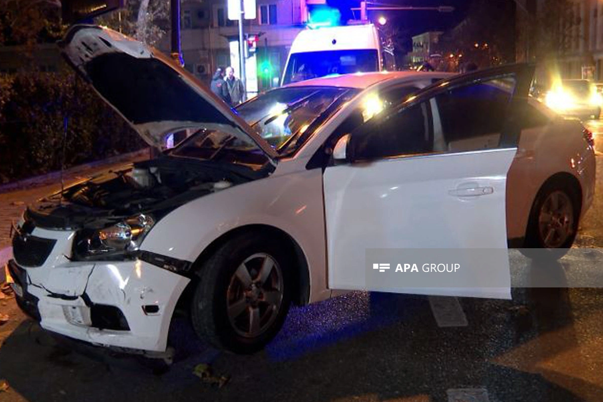 Bakıda zəncirvari qəza baş verib, xəsarət alan var - FOTO