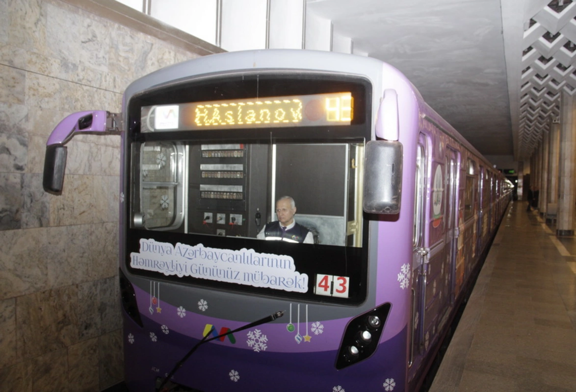 Metropoliten xətlərinə bayram ovqatlı qatar buraxılıb - FOTO