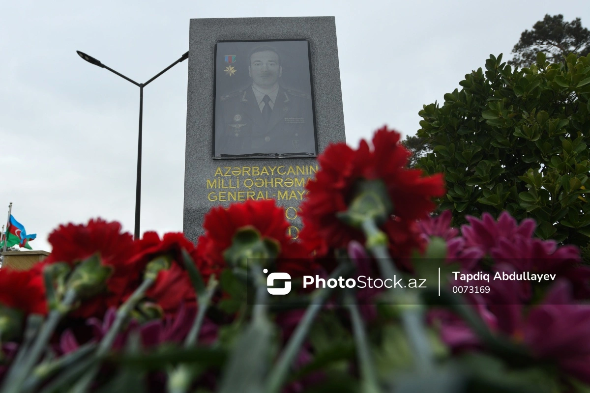 Polad Həşimovun xatirəsi məzarı başında anılır - FOTO