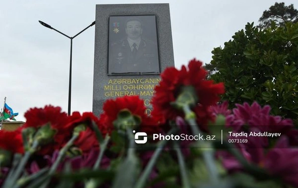 Азербайджанский народ чтит память Полада Гашимова - ФОТО