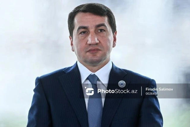 Хикмет Гаджиев: Сегодня работа над текстом мирного договора ведется напрямую между Баку и Ереваном