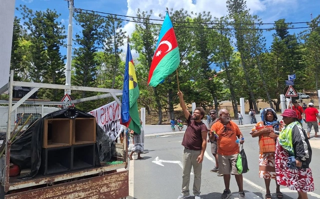 Yeni Kaledoniyada Fransaya qarşı etiraz aksiyası keçirilib, Azərbaycan bayraqları qaldırılıb - FOTO/VİDEO