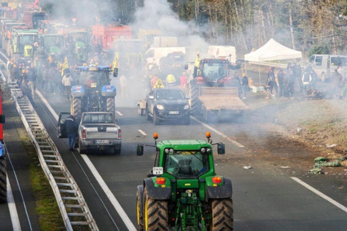 Протесты фермеров во Франции парализовали движение на дорогах в ряде регионов - ВИДЕО