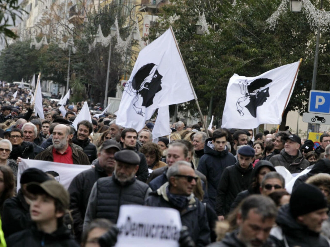 “Demokratik” Fransada korsikalı fəallara qarşı REPRESSİYALAR - FOTO