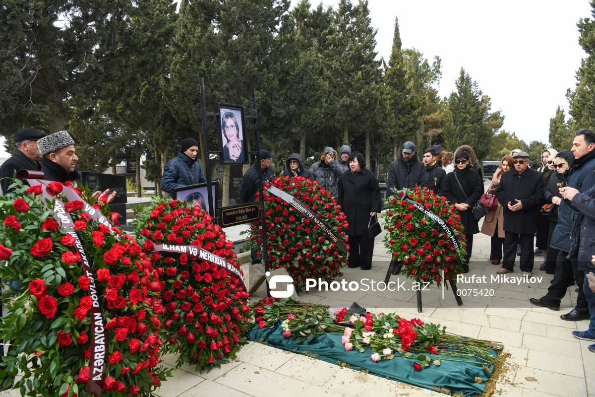 Azərbaycanın Xalq artisti dəfn olundu - YENİLƏNİB + FOTO