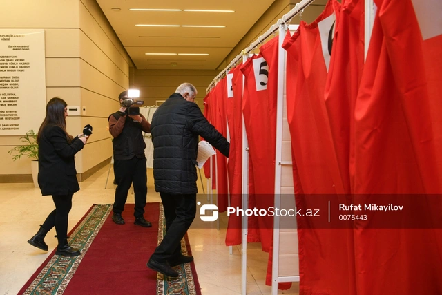 Azərbaycandakı prezident seçkisi beynəlxalq mətbuatın diqqət mərkəzindədir - YENİLƏNİB + FOTO/VİDEO