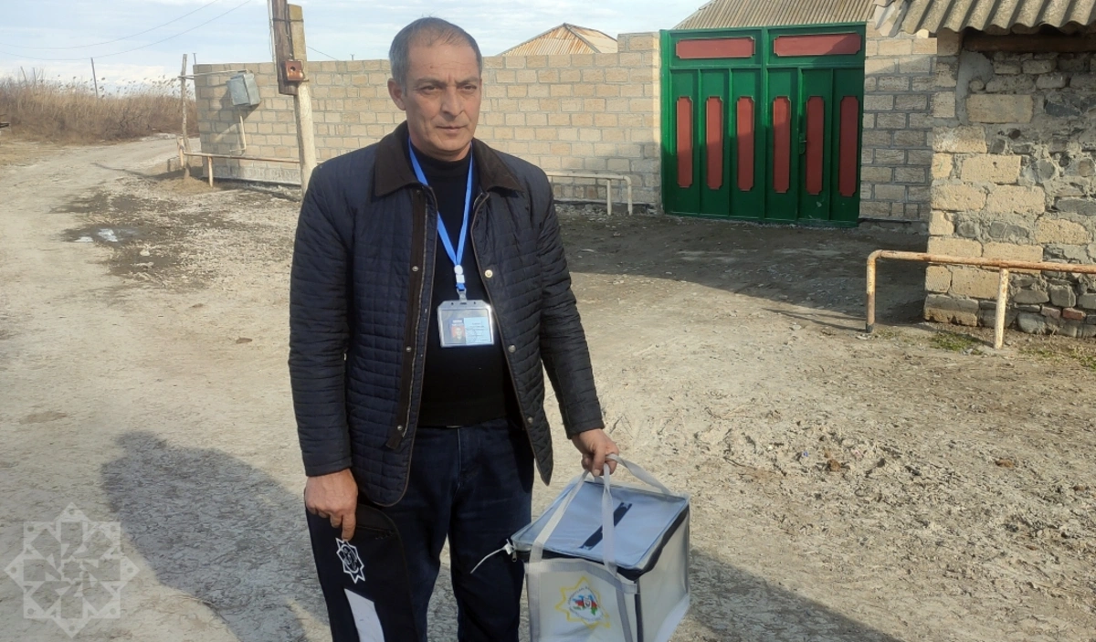 Azərbaycanın ən yaşlı seçicisi səs verib - FOTO