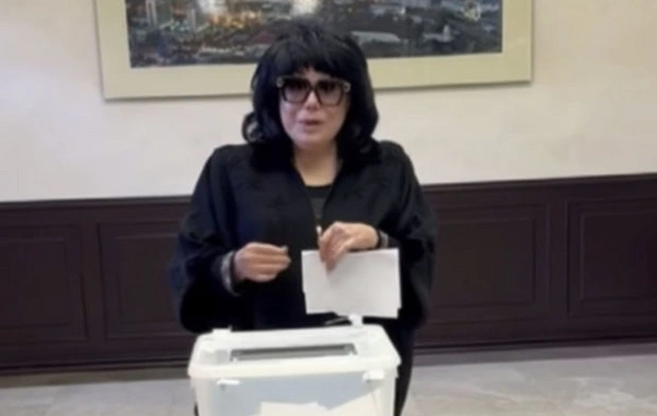 Флора Керимова не смогла сдержать слез во время голосования - ВИДЕО
