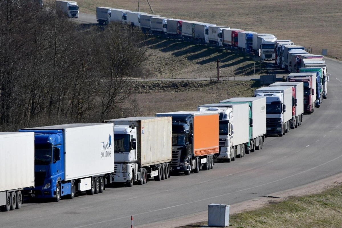 Около 1 500 грузовиков заблокированы на украинско-польской границе