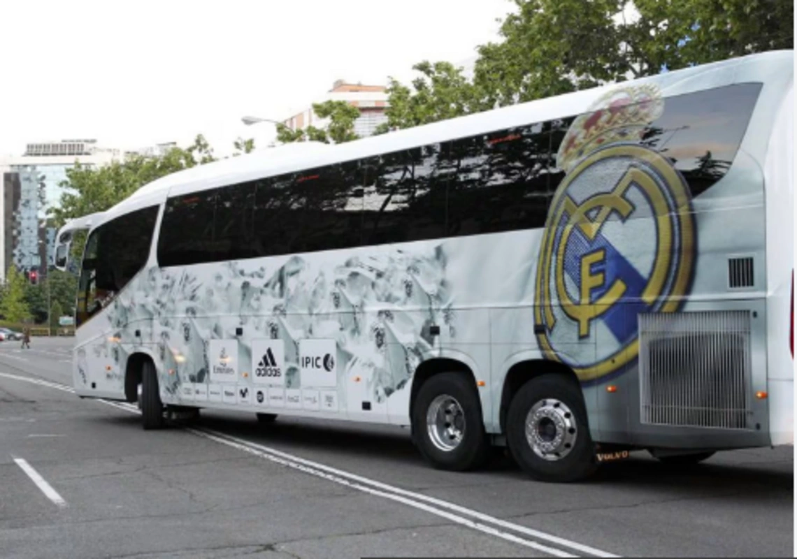 “Real Madrid” “Leypsiq”lə səfər matçına avtobusla getdi, qəzaya düşdü - FOTO