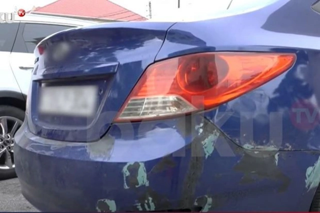 Появились кадры автомобиля, на котором занимался извозом подозреваемый в убийстве своей семьи в Баку - ВИДЕО