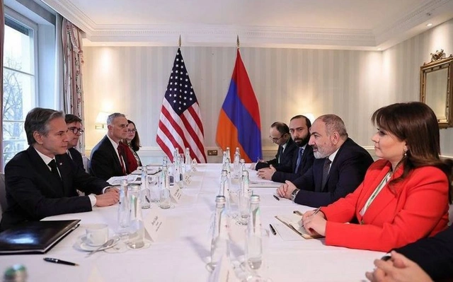 Münhendə ABŞ dövlət katibi ilə Ermənistanın baş naziri arasında görüş keçirilir - VİDEO