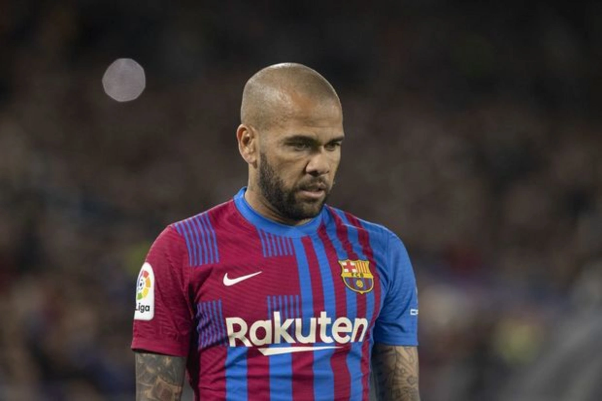 “Barselona” sabiq müdafiəçisini klubun əfsanəsi statusundan məhrum edib