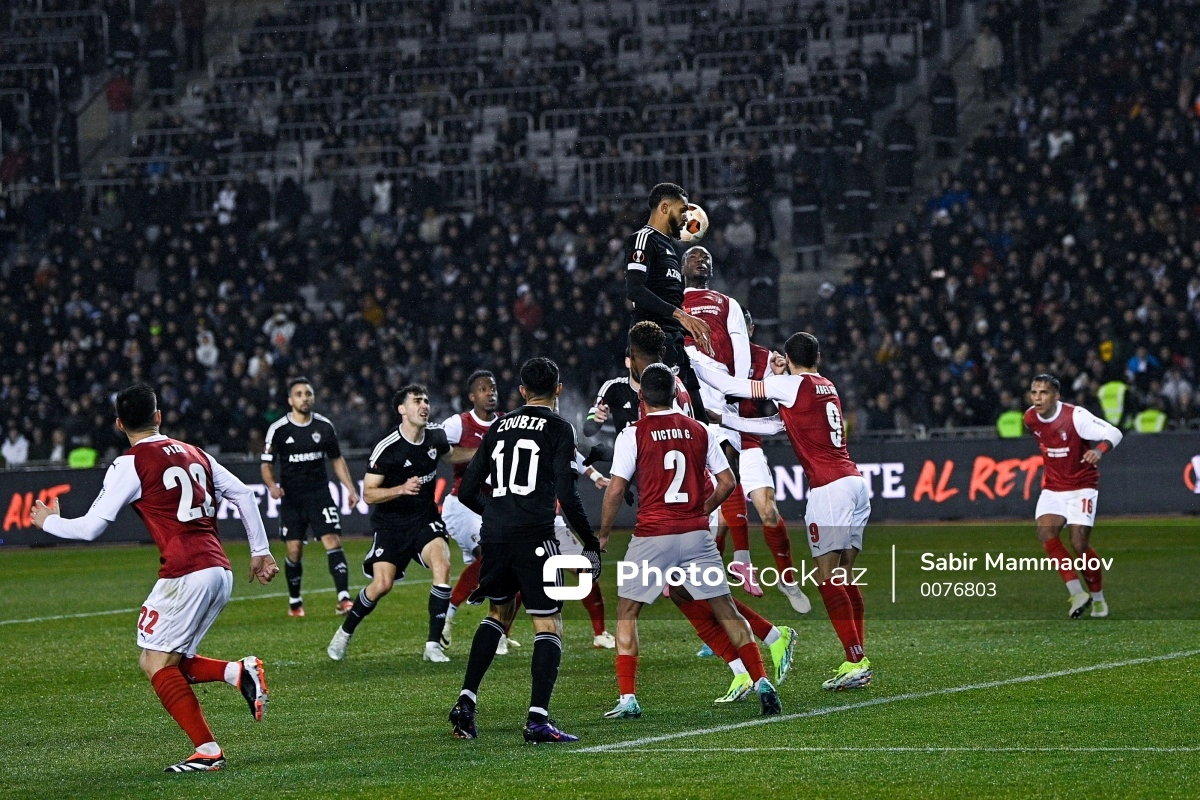 UEFA “Qarabağ”ın futbolçusu və məşqçisini cəzalandırdı