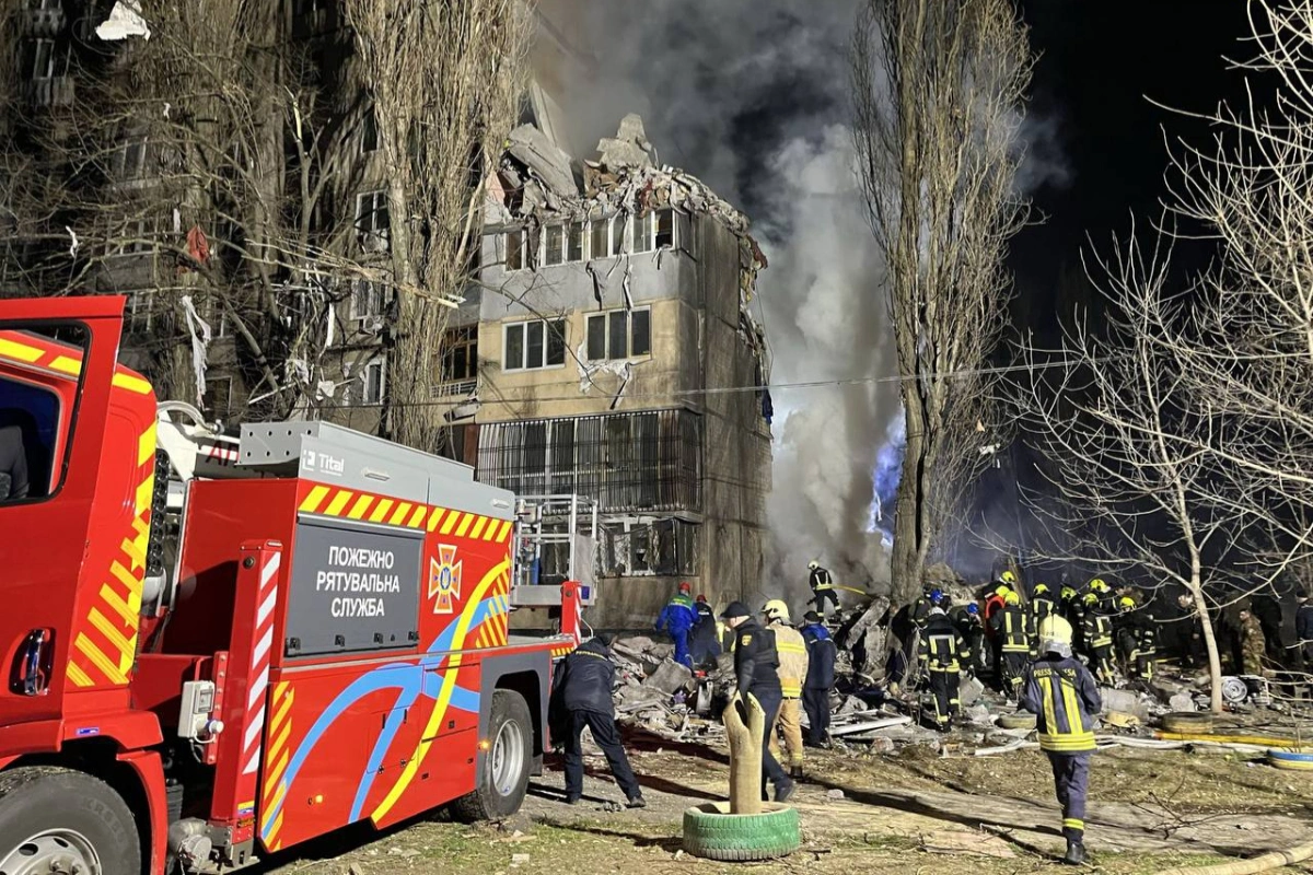 Odessaya dron hücumu nəticəsində yaşayış binası dağılıb: Ölənlər və yaralananlar var - FOTO/VİDEO
