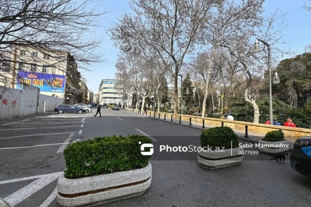 ВНИМАНИЮ водителей: в Баку перекрыли дороги вокруг знаменитого сада - ОБНОВЛЕНО + ФОТО/ВИДЕО