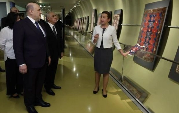 Мишустину показали азербайджанские ковры, "исполняющие желания" - ФОТО/ВИДЕО