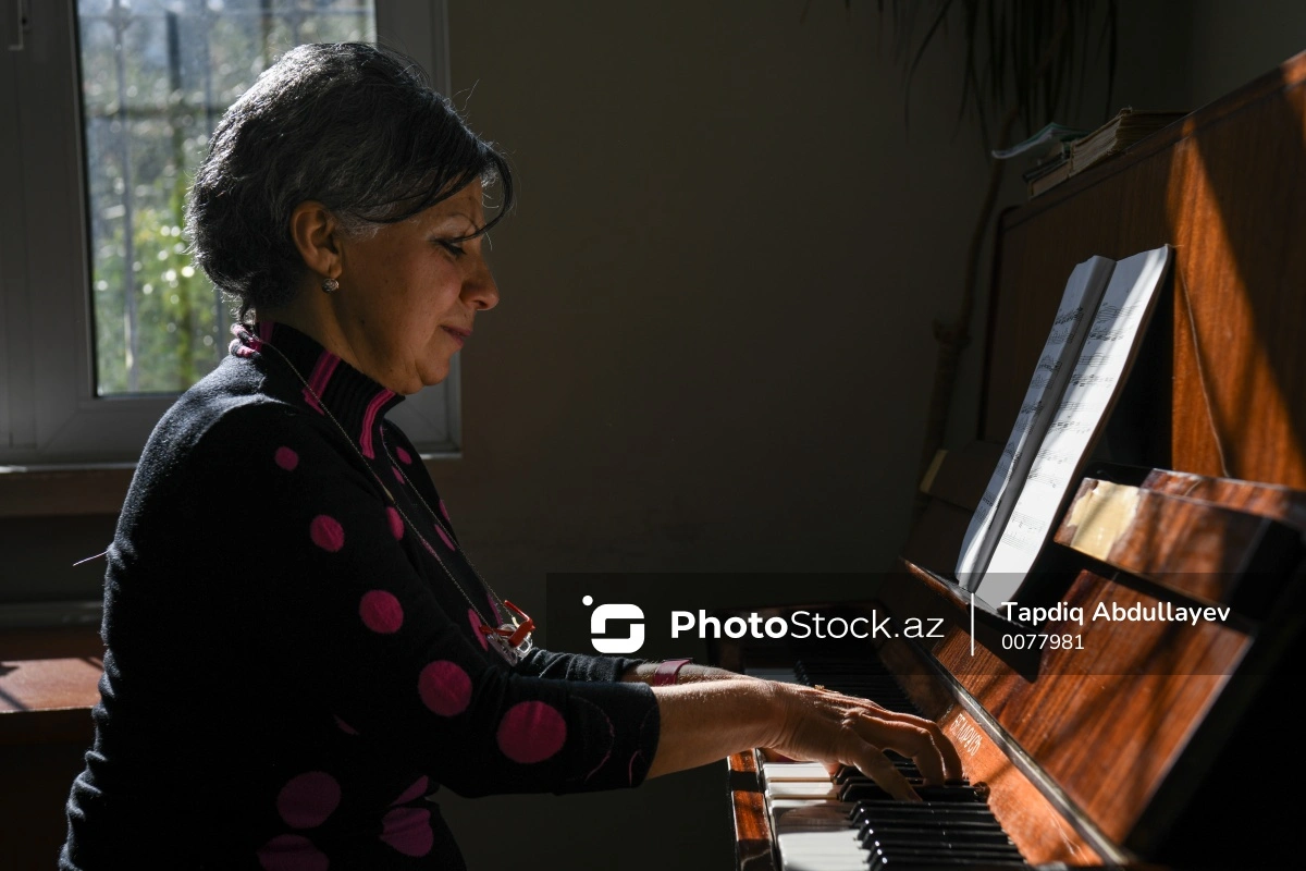 İfası ilə sosial şəbəkəni fəth edən xanım: “Uşaq vaxtı piano almağa pulumuz yox idi” - VİDEOMÜSAHİBƏ + FOTO