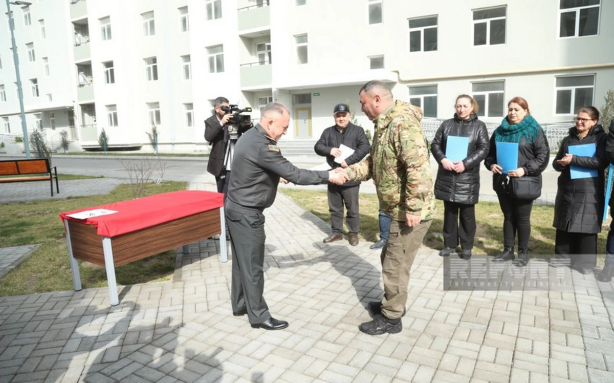 Bir qrup hərbi qulluqçuya mənzillər verildi - FOTO