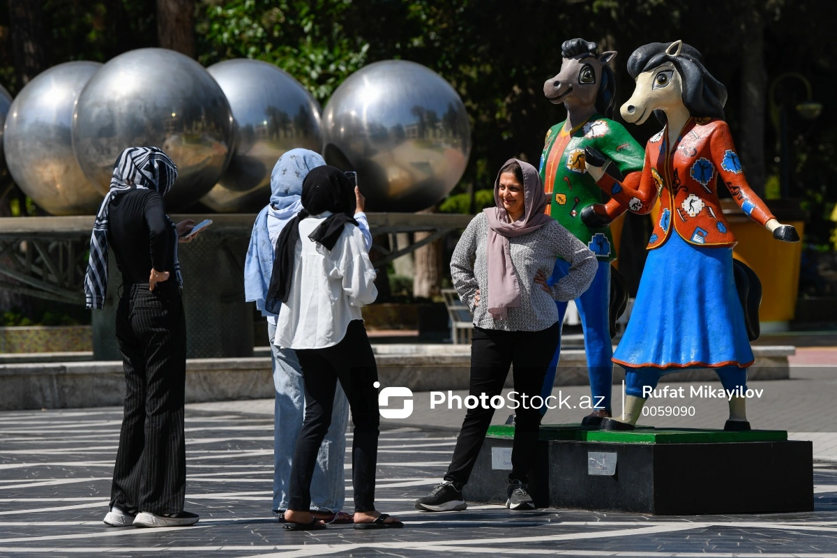 Ölkəyə gələn turistlərin sayı kəskin artıb