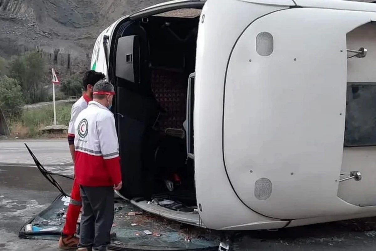 İranda sərnişin avtobusu aşıb: Ölən və yaralananlar var - FOTO