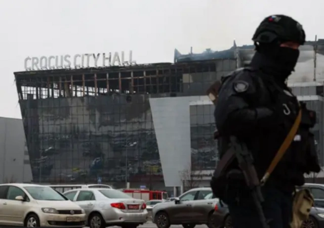 Moskvada terrorçuların “Crocus”a daxil olmasının yeni görüntüləri yayılıb - VİDEO