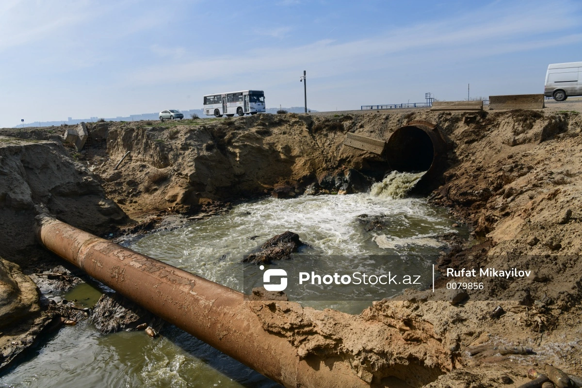 Bakının üfunətdən boğulan ərazisi ilə bağlı plan: “Kanalizasiya infrastrukturu qurulacaq” - FOTO/VİDEO