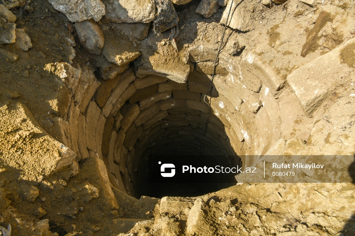 “Sovetski”də aşkarlanan qədim quyu və tunellərə görə söküntü dayandırıldı - FOTO