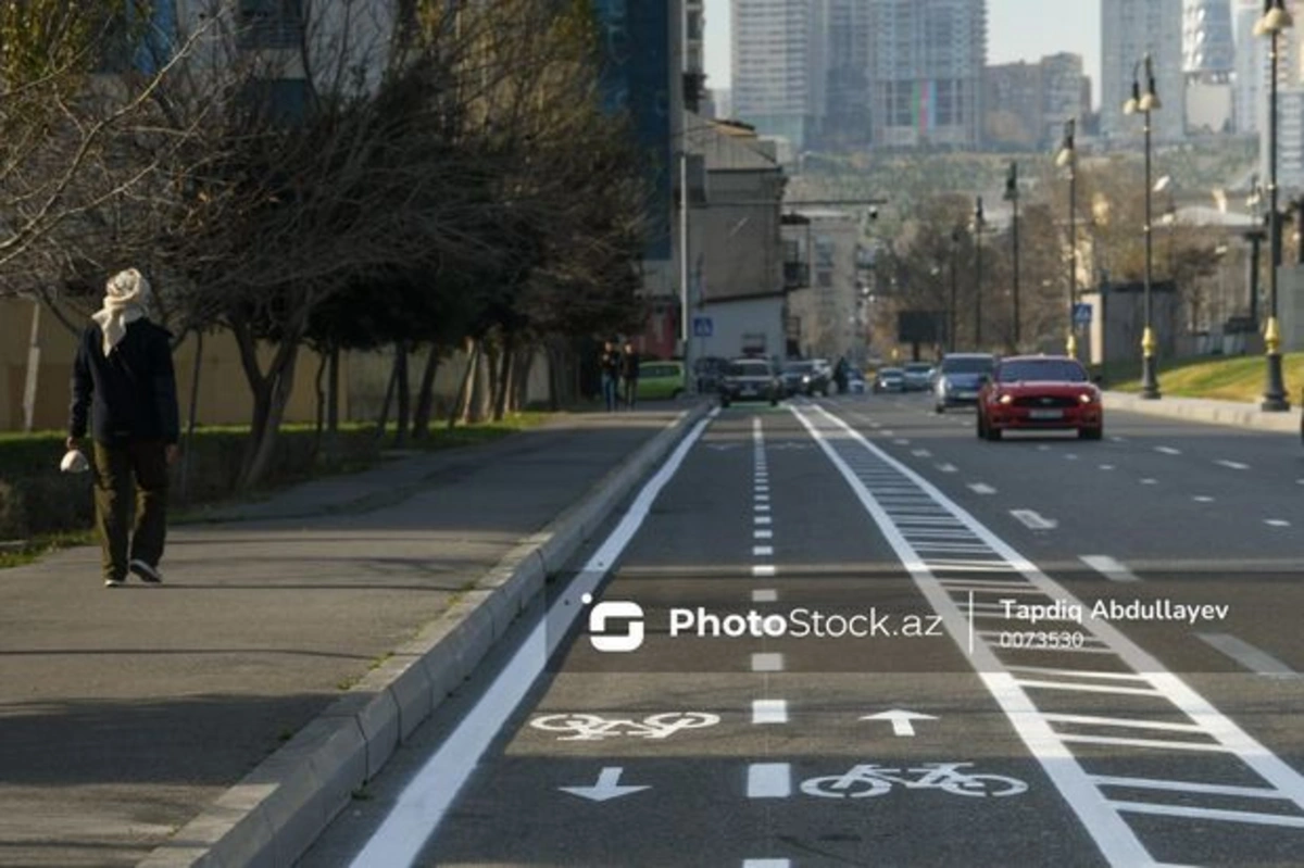 Почему в Баку граждане используют велодорожки в качестве пешеходных переходов? - ВИДЕО