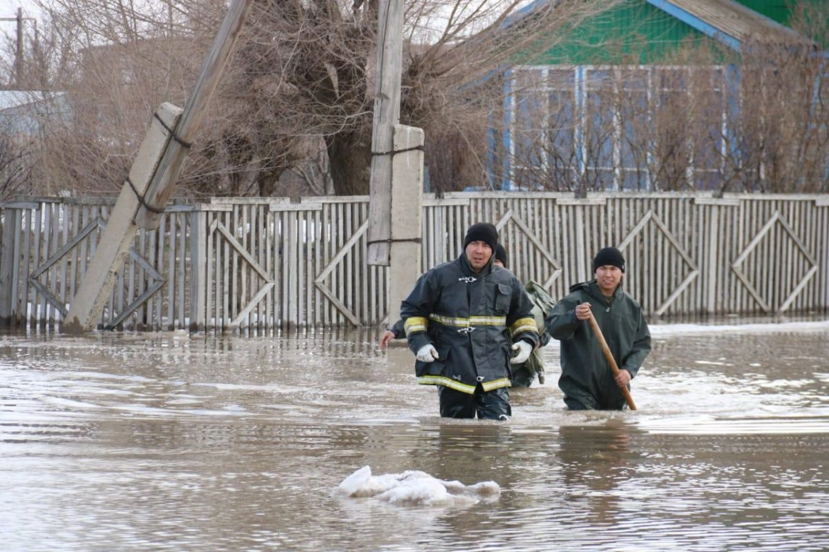Паводки в Казахстане: Около 9 000 человек остаются в пунктах эвакуации
