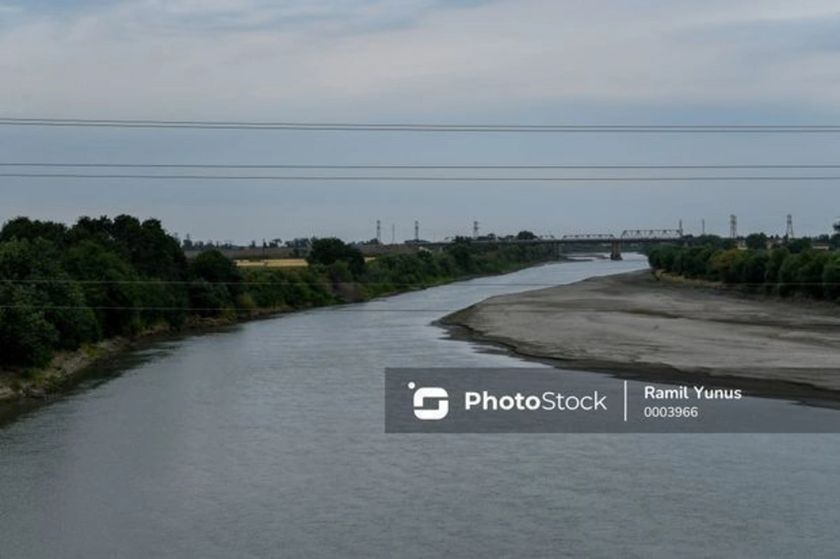 В водоканале Тахтакерпю-Джейранбатан найдено тело утонувшего мужчины - ВИДЕО