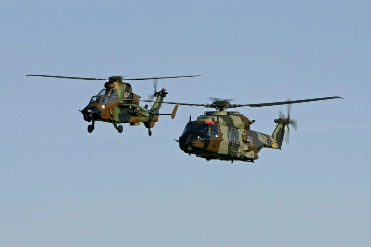 Два вертолета влетели друг в друга на учениях в Японии