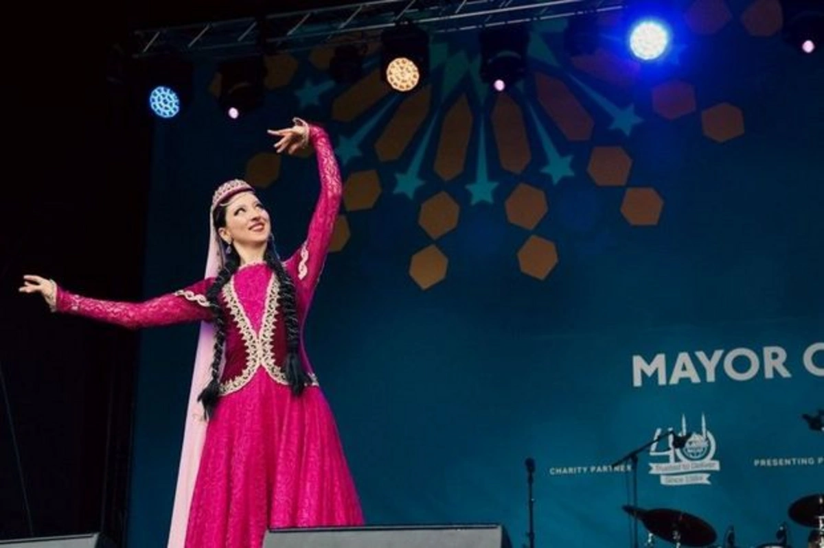 Азербайджанский национальный танец был встречен с восторгом на международном фестивале в Лондоне - ФОТО